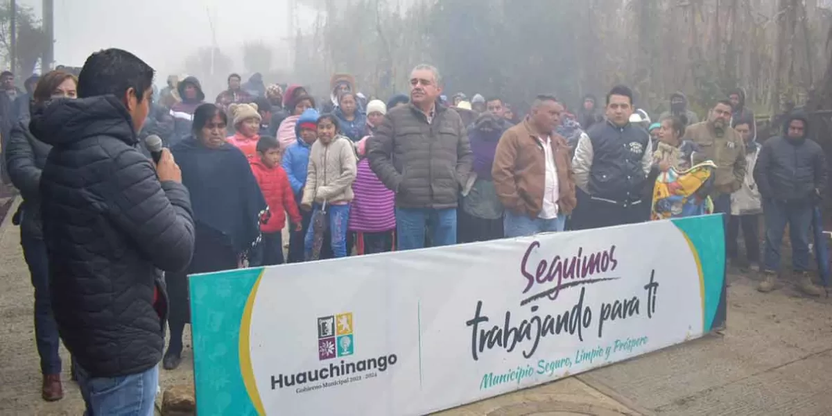 Tlacomulco, en Huauchinango, beneficiado con la pavimentación del acceso principal