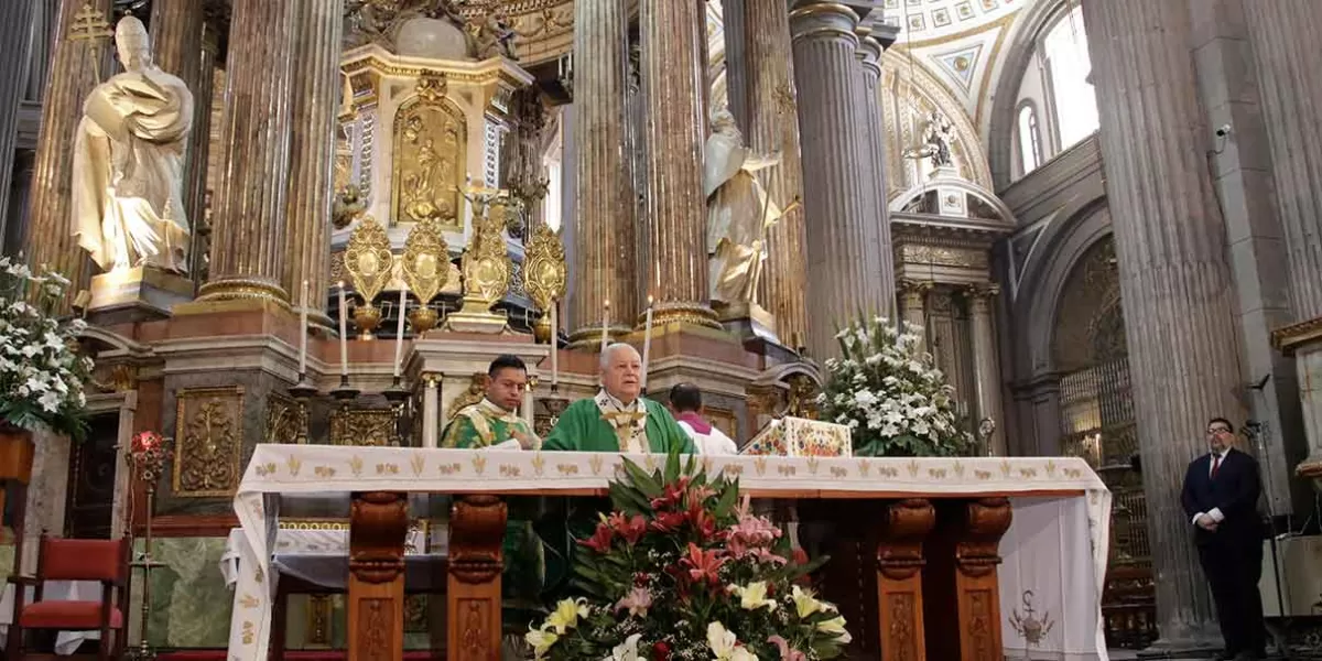 Arzobispo de Puebla pide por el descanso de jóvenes accidentados en la vía Atlixcáyotl