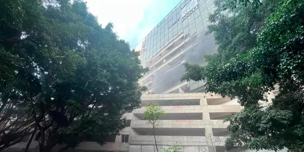 VIDEO. Por una fogata se quemó edificio abandonado del Issste en la CDMX