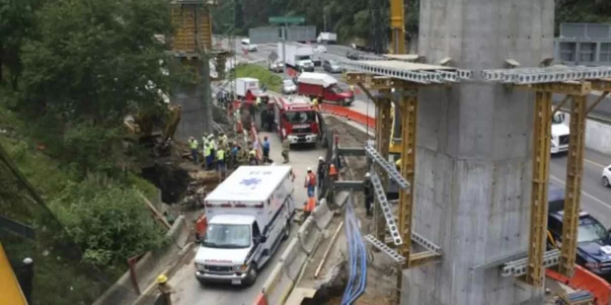 VIDEO. Desplome de estructura del Tren Interurbano, aplasta camioneta en la CDMX
