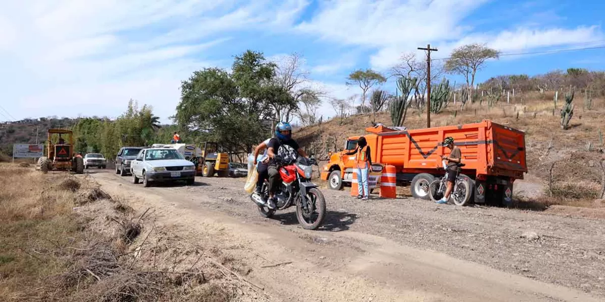 En Epatlán arrancan los trabajos de rehabilitación de la carretera Intermixteca