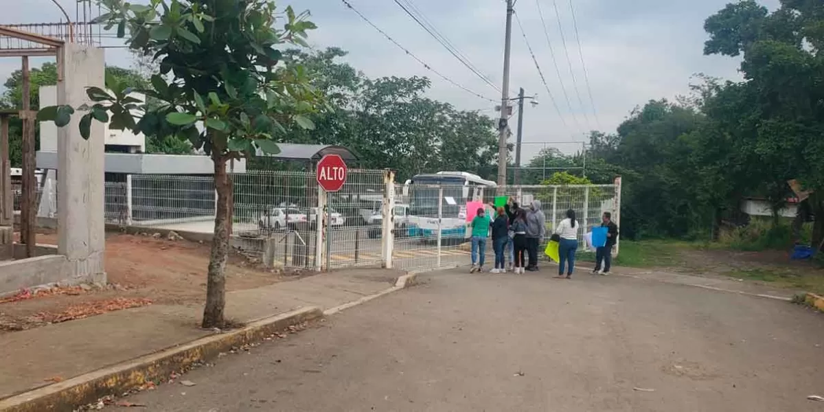 Estudiantes del ITS de Venustiano Carranza exigen la destitución de la encargada de despacho
