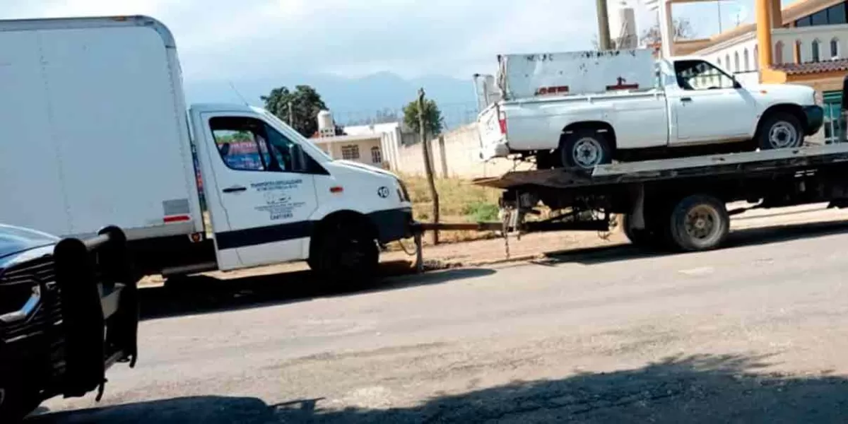 RAT4S abandonaron par de camionetas robadas en Teotlalcingo