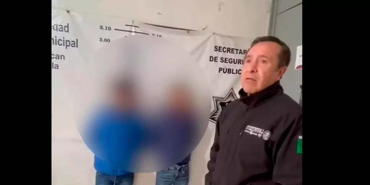 Policías de Texmelucan recuperan auto robad0; hay dos jóvenes detenidos