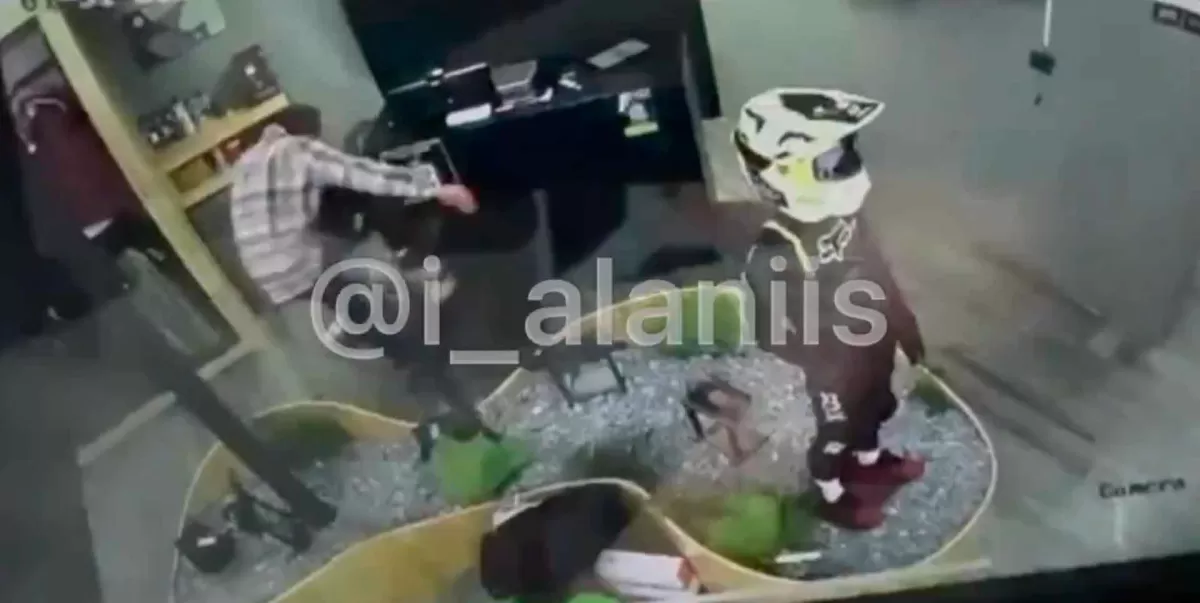 VIDEO. Gerente de tienda deportiva da brutal golpiza a su empleada en Naucalpan