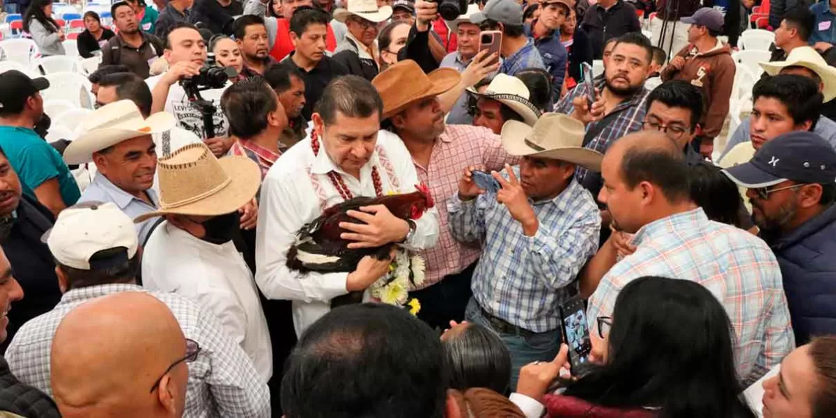 Alejandro Armenta pide un alto al saqueo y corrupción en los pueblos indígenas