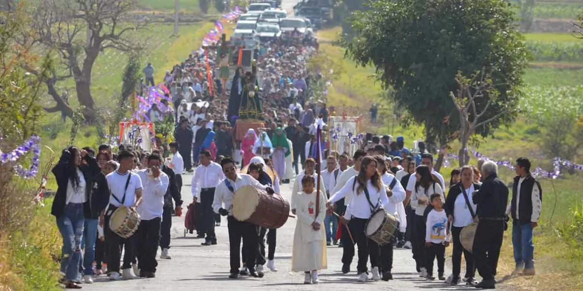 En Atlixco, más de 10 mil personas participan en la Procesión del Silencio
