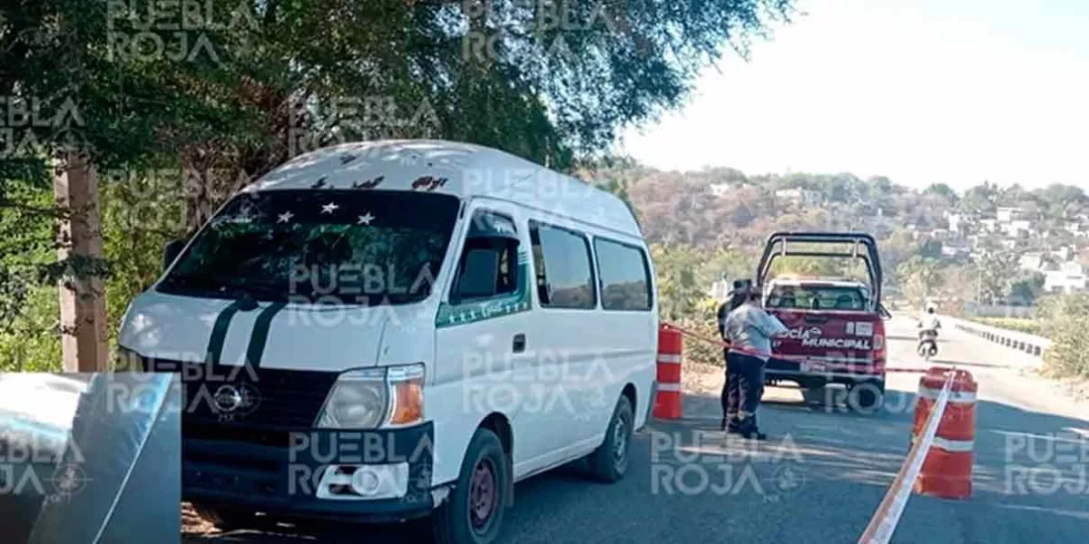 Abandonan cuerpos ejecutados dentro de ruta de transporte en la Mixteca