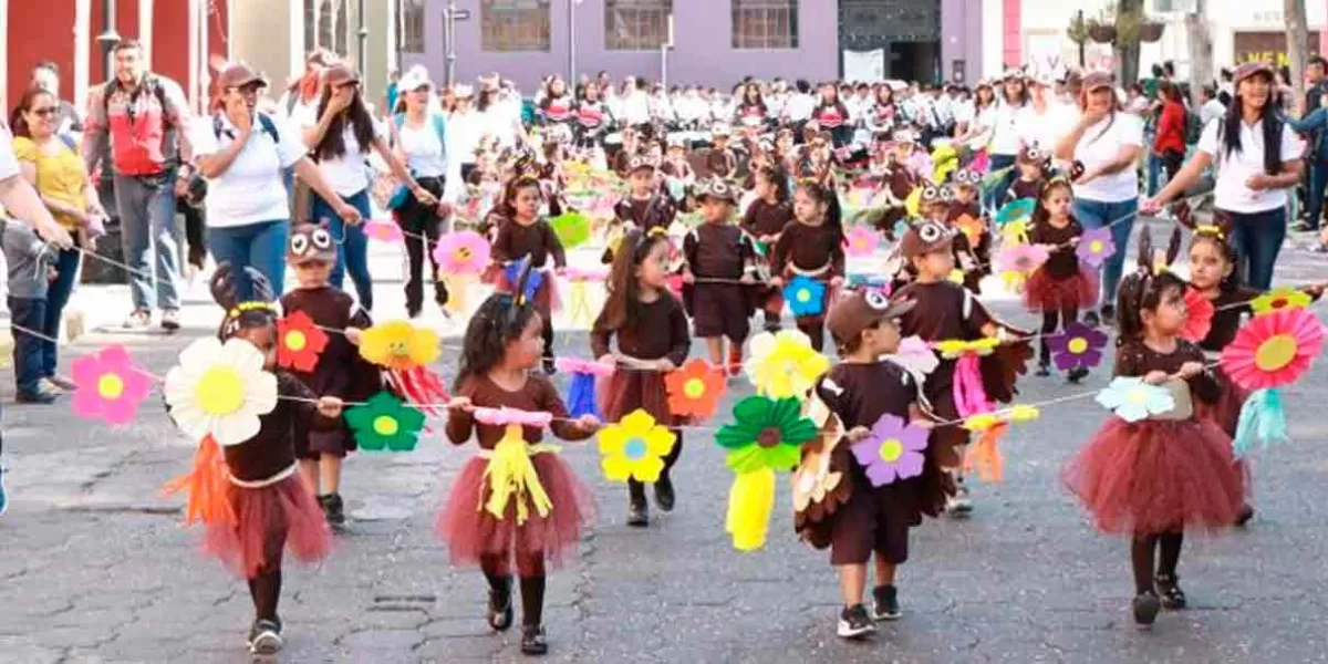 Con desfile de preescolar, primarias y Caic's se recibió la primavera en Atlixco