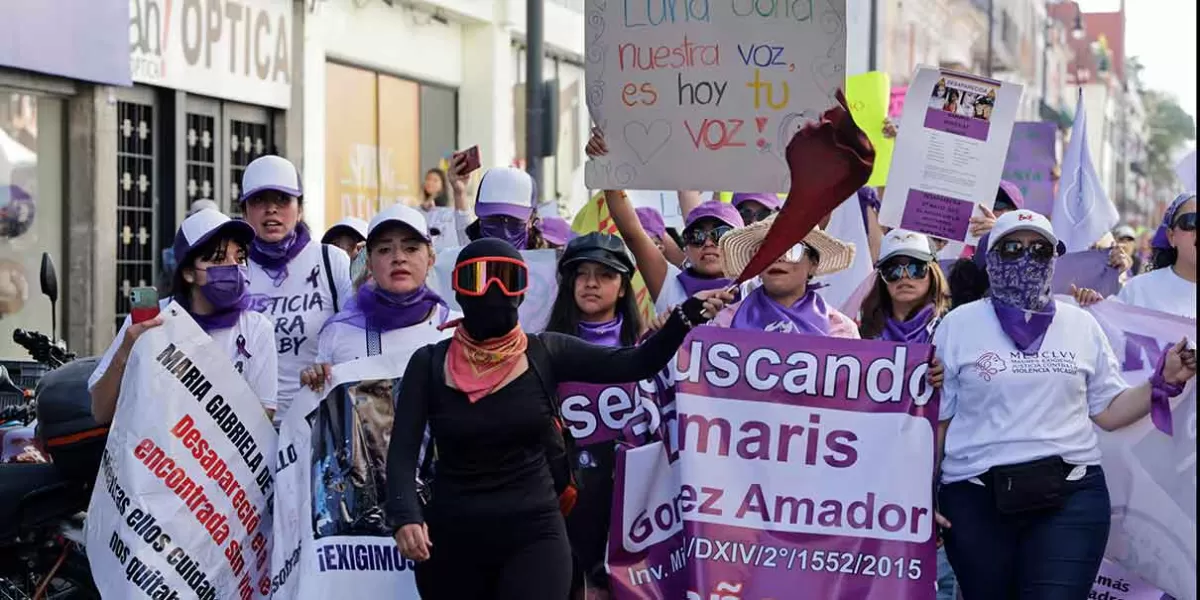Frente Feminista Radican hacen manifiesto pacífico frente al Congreso