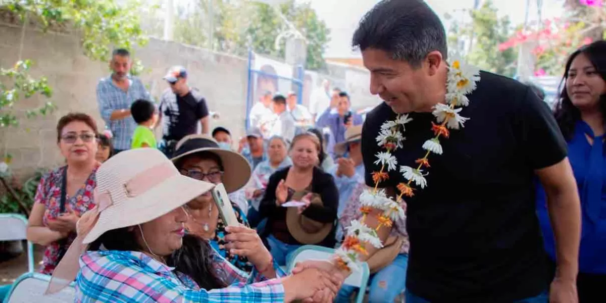 Lalo Rivera conoce el estado de Puebla; visitó Atzompa y Tecuanipan