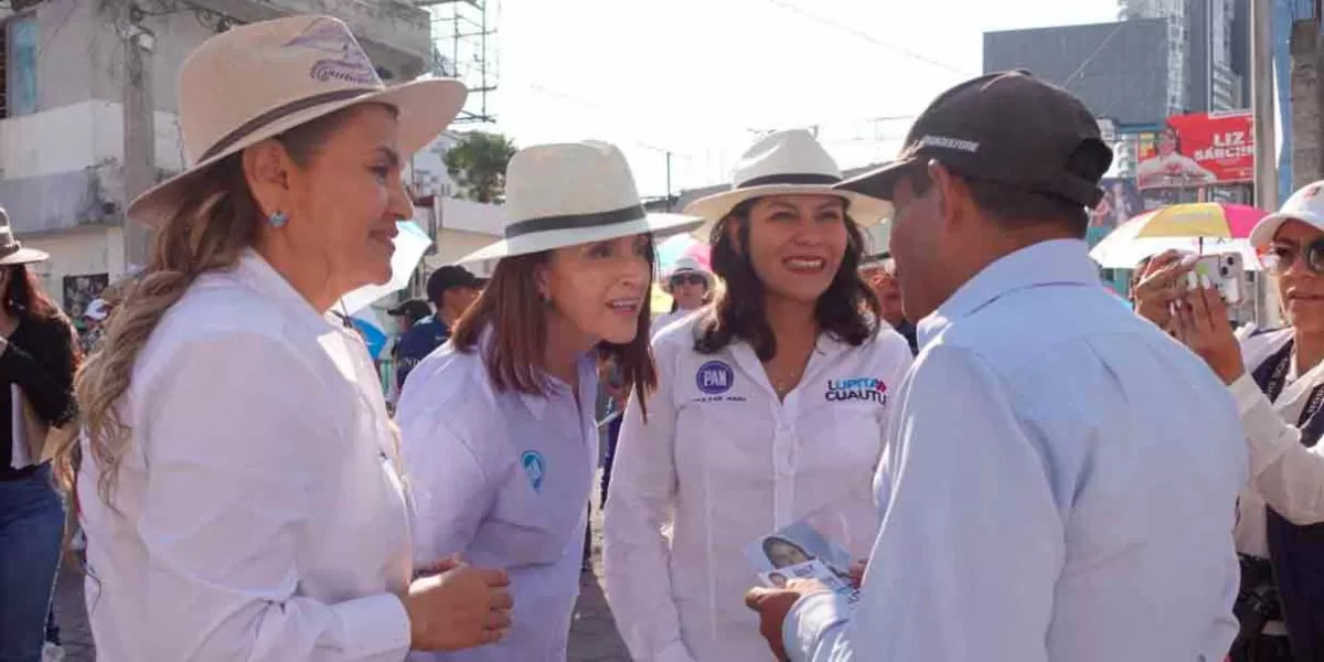 Guadalupe Cuautle acerca propuestas a ciudadanos durante caminata por San Andrés Cholula