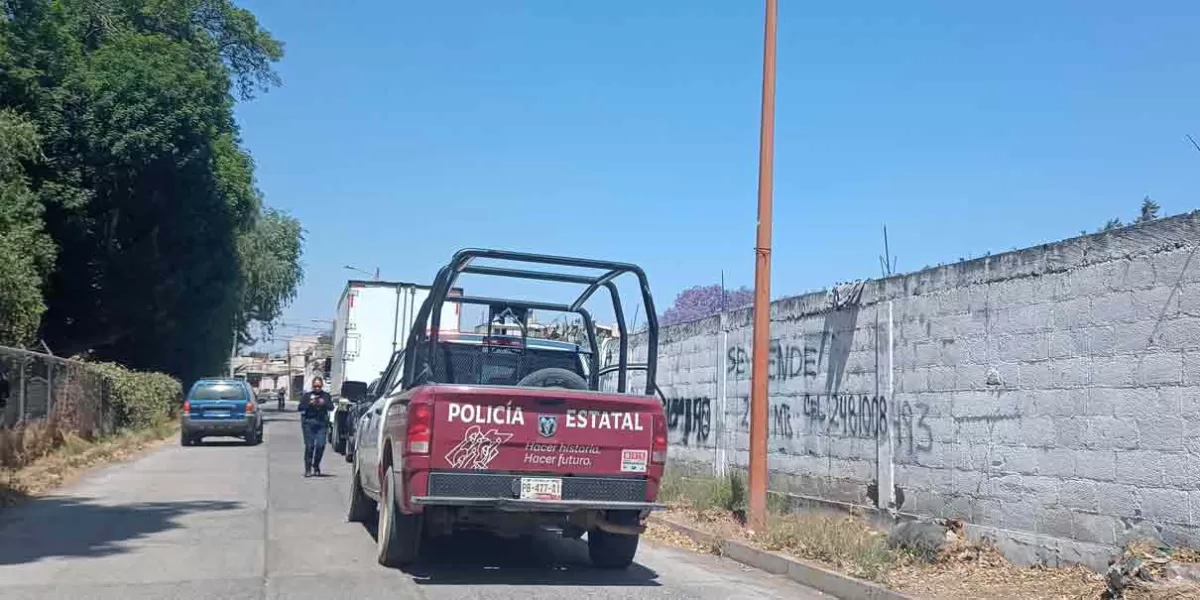 Delincuentes roban camión con mercancía en la zona de Texmelucan 