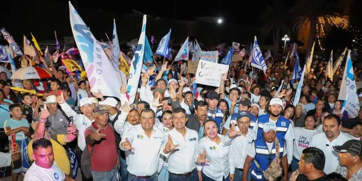 Lalo Rivera asiste al cierre de campaña del candidato de Tlacotepec