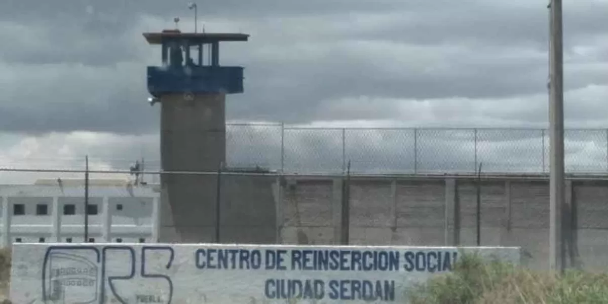 Trasladan a 15 mujeres del penal de Tehuacán a la nueva cárcel femenil de Serdán
