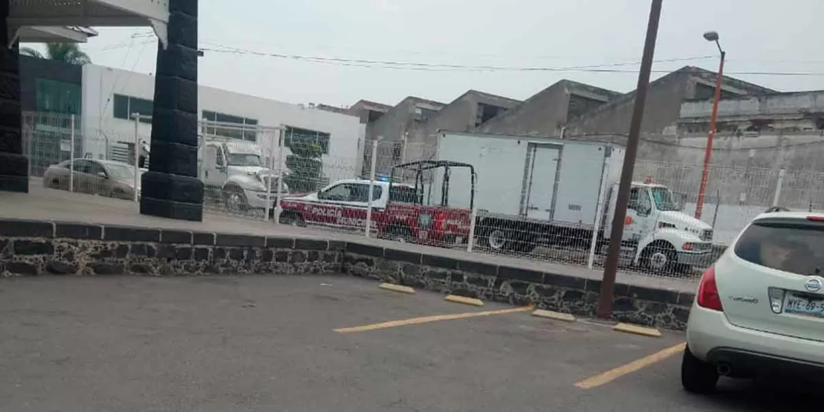 Abandonan camión de Farmacias Guadalajara en Texmelucan