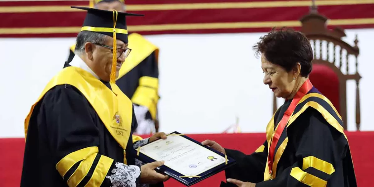 Lilia Cedillo recibe Doctorado Honoris Causa por parte de la Universidad Nacional de Trujillo