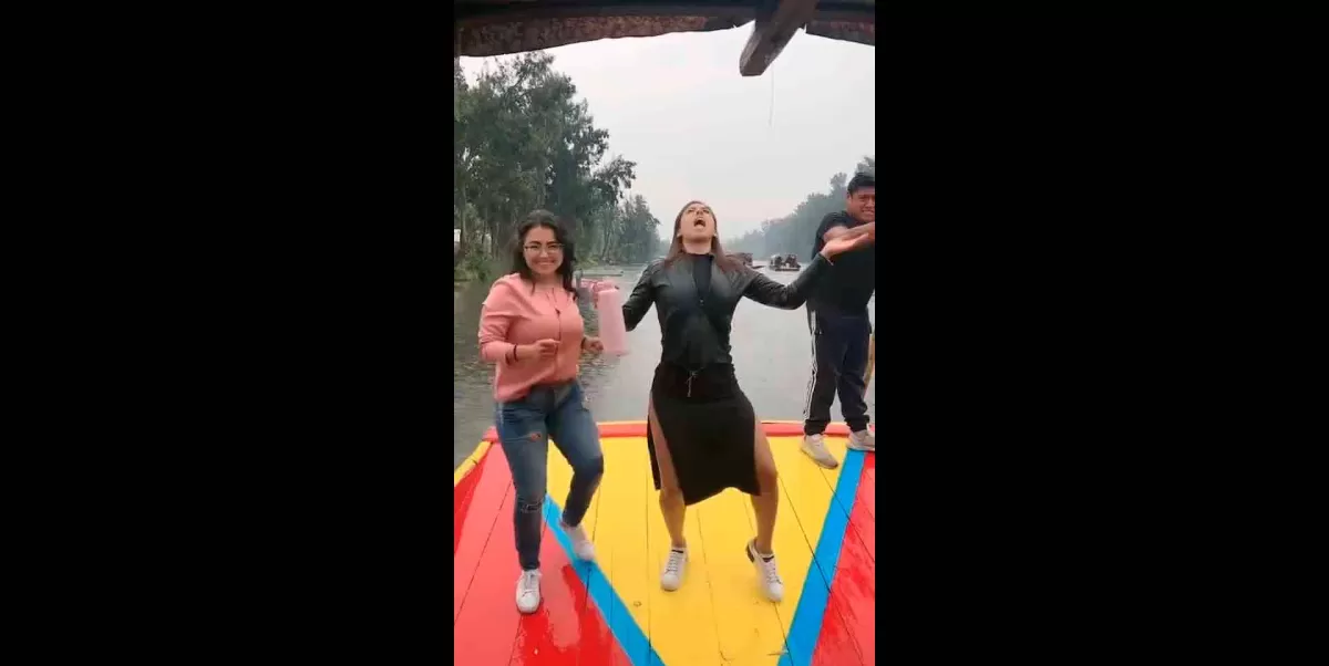 VIDEO ¿Cómo se baila el sangoloteadito en las trajineras de Xochimilco?