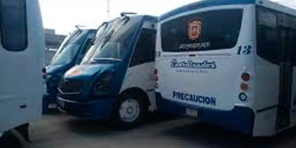 Disputas entre tres rutas en Huejotzingo paraliza a usuarios del transporte