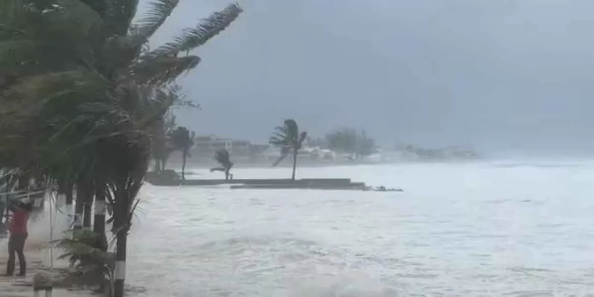 Huracán Beryl tocó tierra en Tulum como categoría 2 y avanza hacia Yucatán