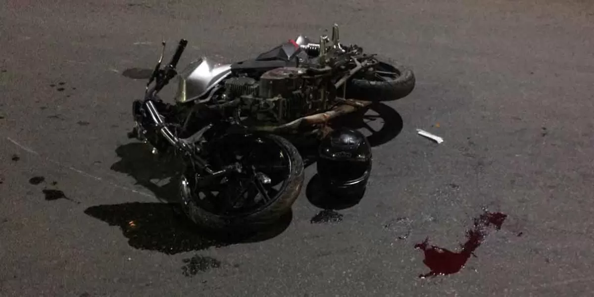 Muere jovencito motociclista tras derrapar en Tepanco de López