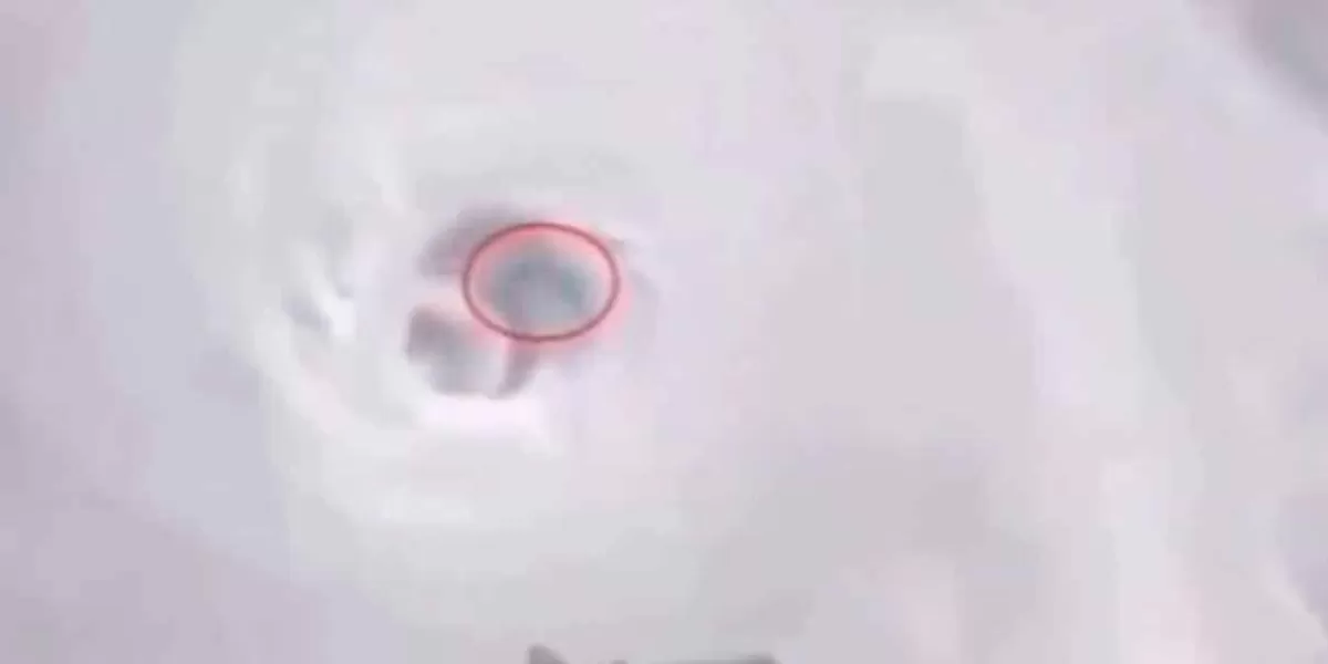 VIDEO. Posible OVNI emerge del ojo del huracán Beryl 