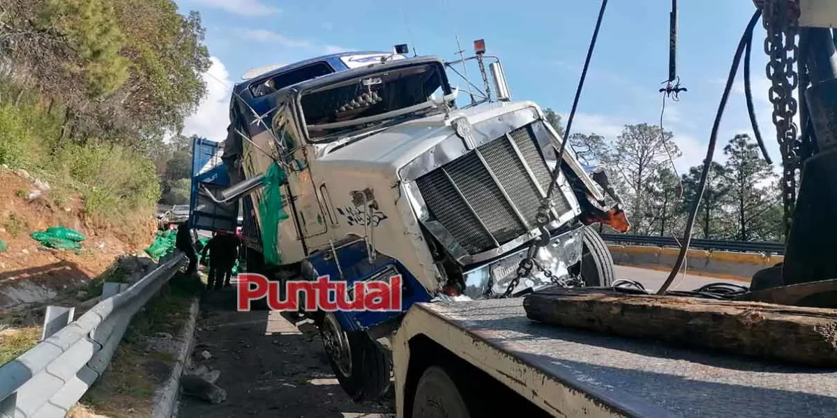 Accidente en la México-Puebla causa congestión vehicular y deja dos heridos
