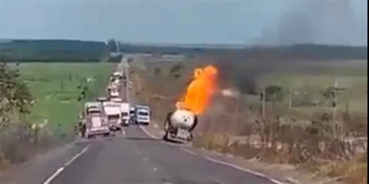 VIDEO. Camión cisterna EXPLOTA en ruta de Brasil y llamas se expanden 