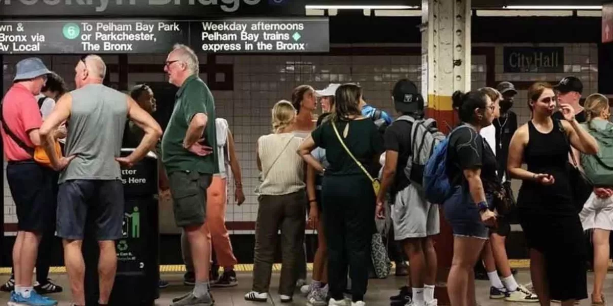 Arrojan a dos turistas mexicanas a las vías del metro en NY