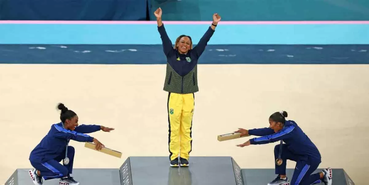 París 2024. Honra Simone Biles a la brasileña Rebeca Andrade, ganadora del oro