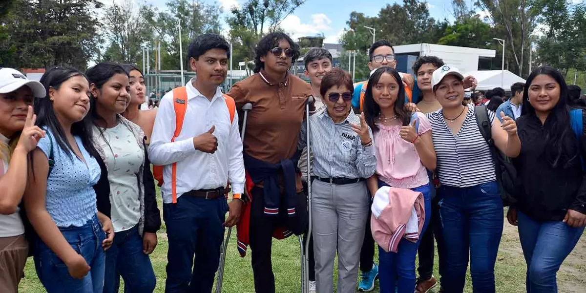 Lilia Cedillo da la bienvenida a alumnos de nuevo ingreso a la BUAP