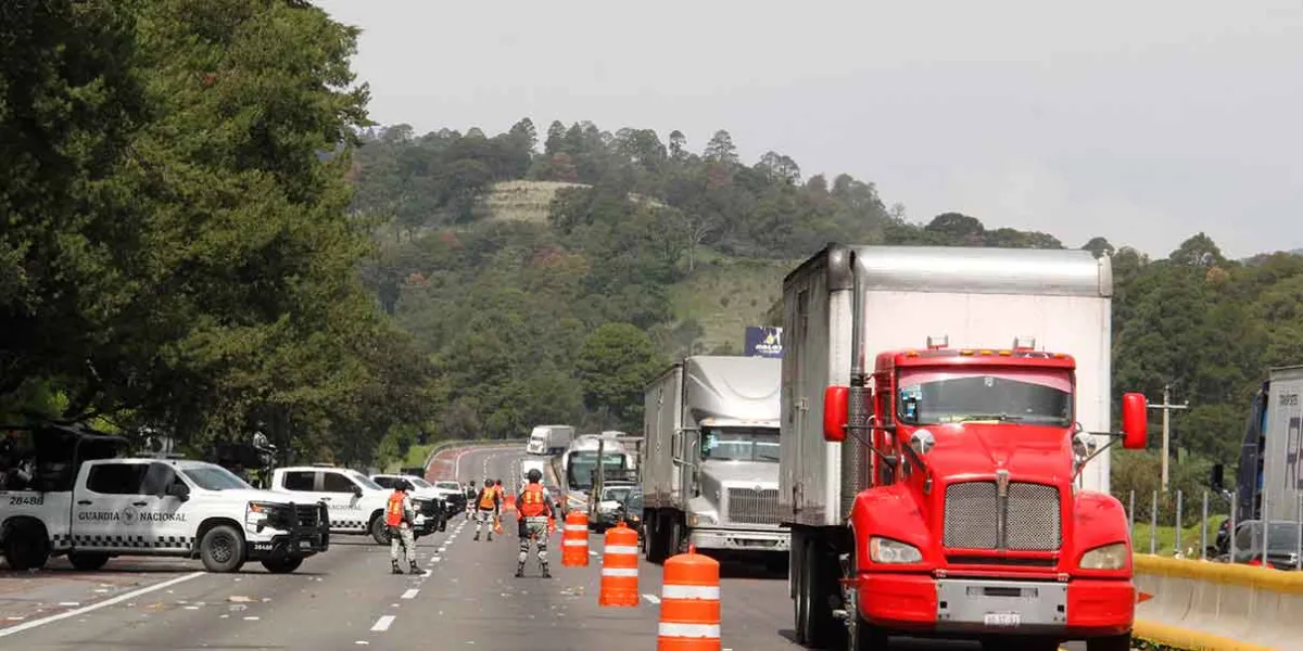 El sector transportista perdió 130 mil mdp por cierre carretero en Tlahuapan 