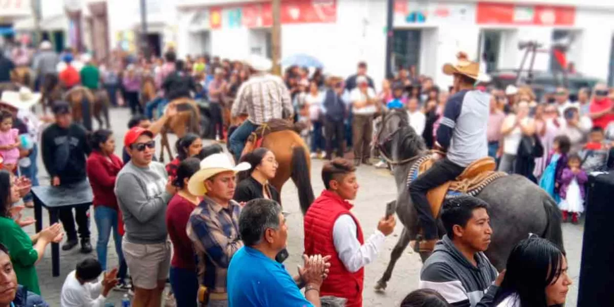 Jinetes de tres estados del país llegan a Serdán para festividad religiosa