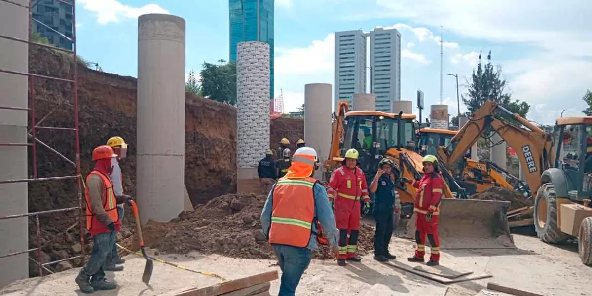 Alud de tierra sepultó a trabajadores del Distribuidor Vial del Periférico