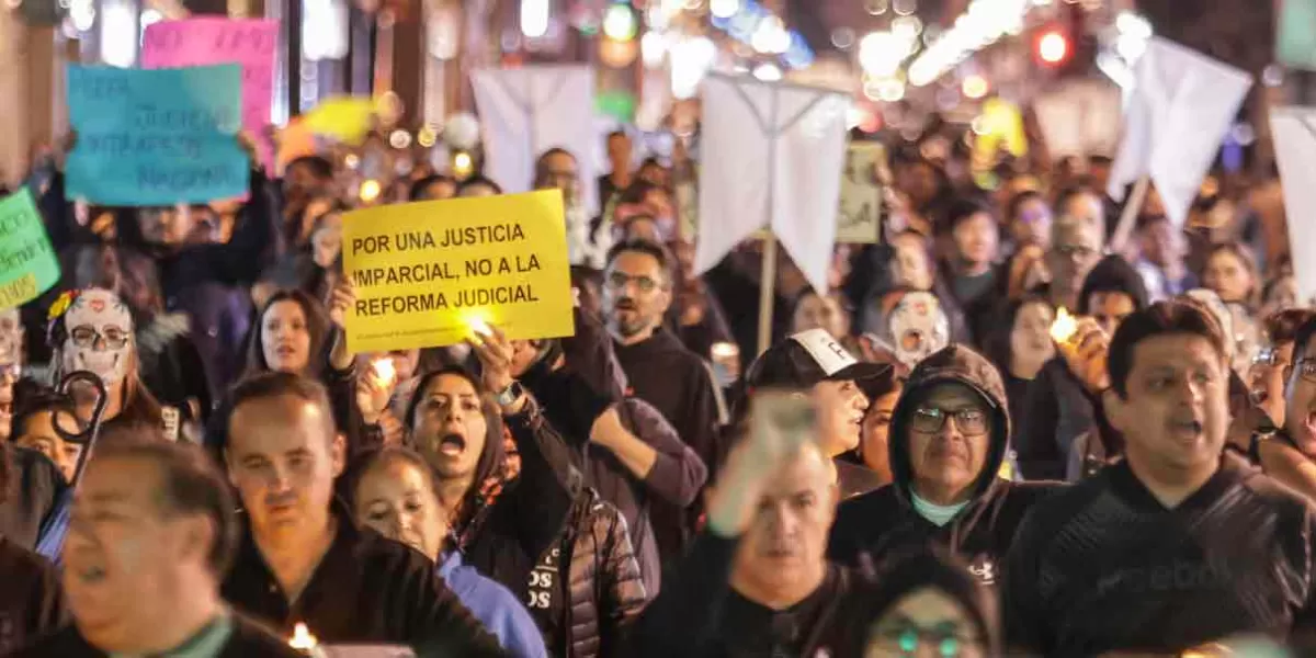 Trabajadores del Poder Judicial en Puebla marchan contra reforma