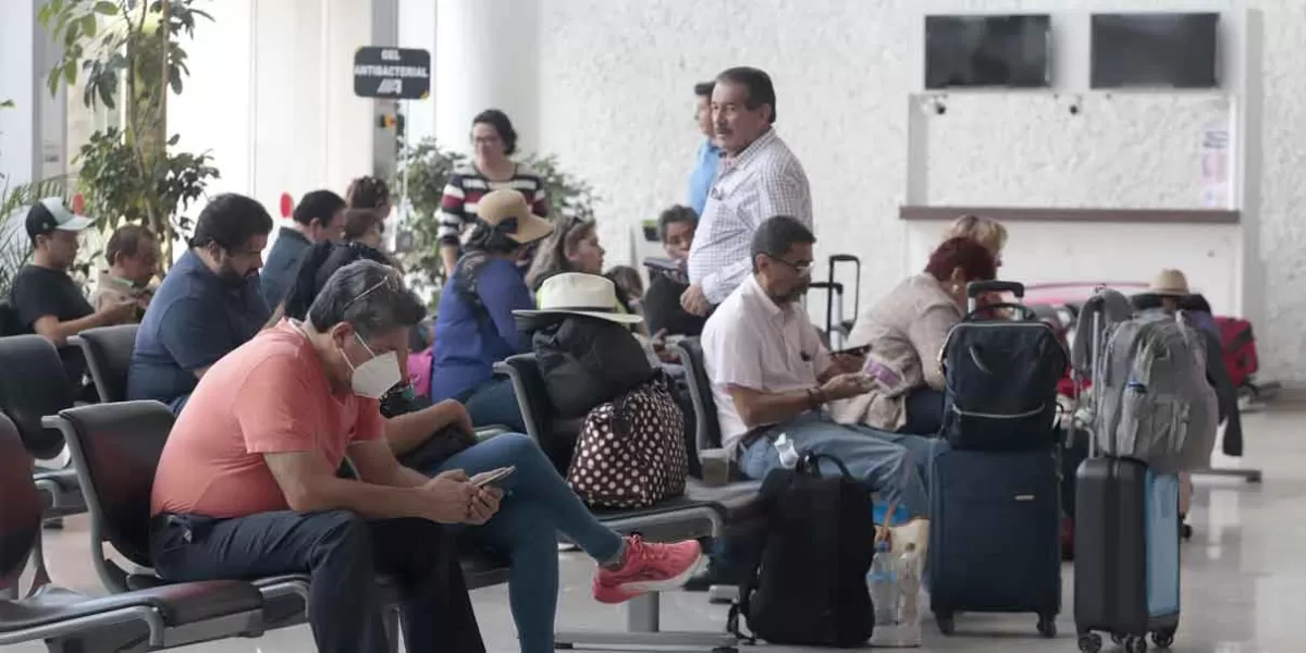 Por mantenimiento a pistas se suspenden operaciones en terminal aérea de Puebla