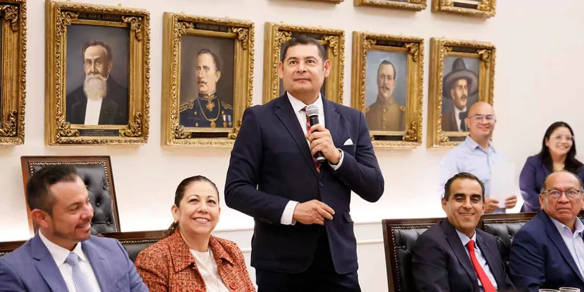 Alejandro Armenta dialoga con diputados de Puebla para promover compromiso y unidad