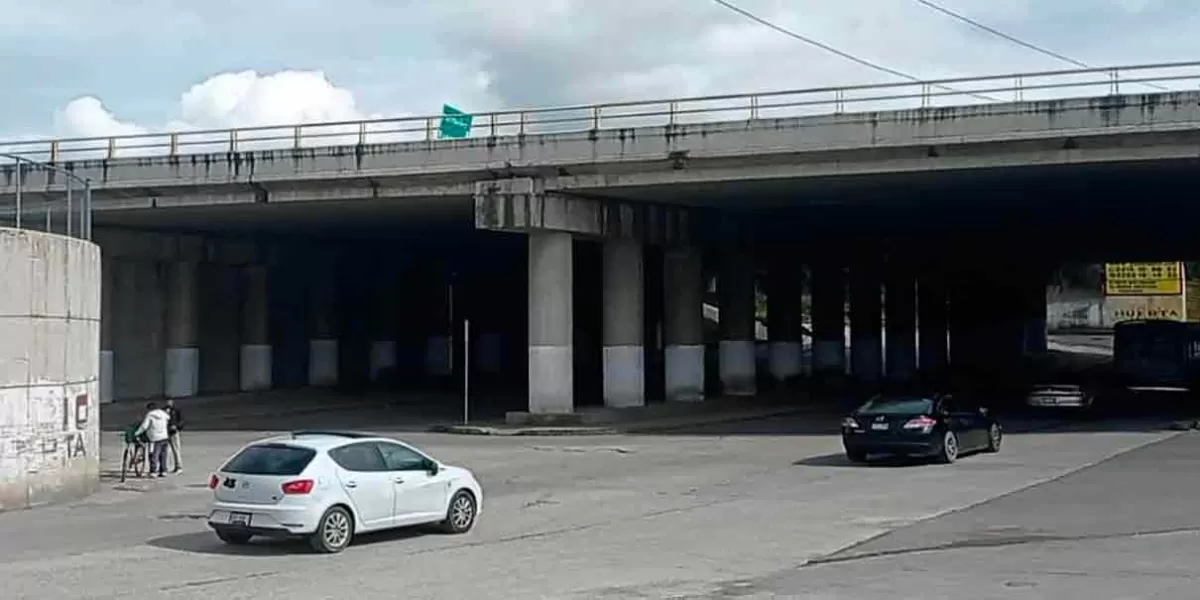 La delincuencia trabaja sin descanso en el puente vehicular del Parque Industrial Chachapa