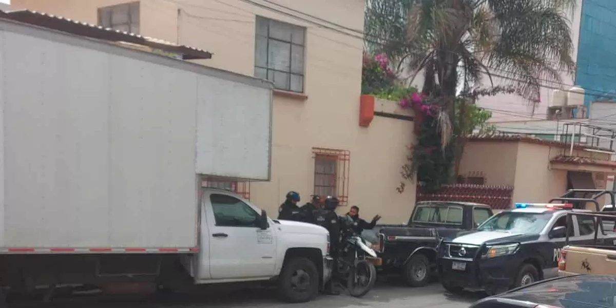 Frustran intento de robo de vehículo en zona comercial de Texmelucan