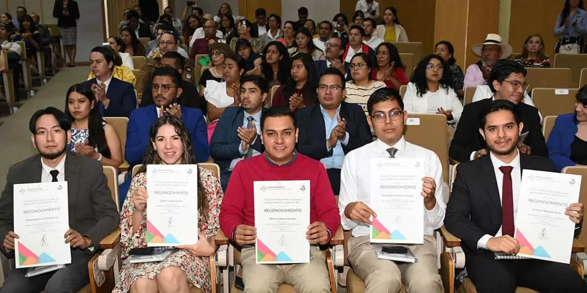 Reciben 245 egresados BUAP premio ceneval al Desempeño de Excelencia EGEL