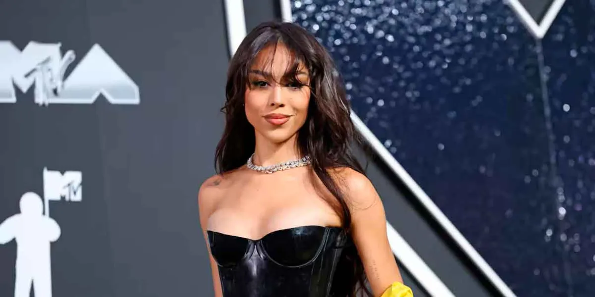 Con impactante outfit, Danna Paola derrocha sensualidad en los Premios Billboard