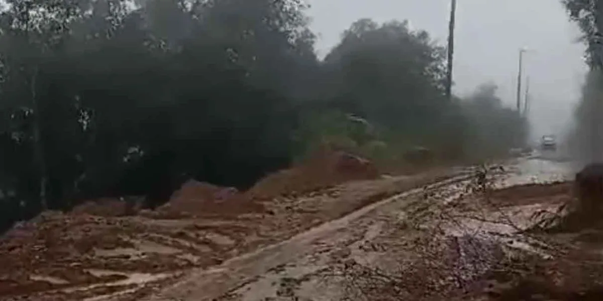 Intensas lluvias provocan derrumbes en la zona en la Sierra Negra