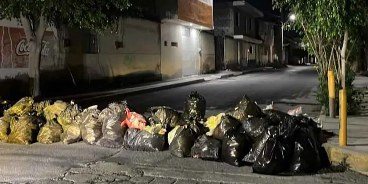 En Tehuacán, cierran vialidades en protesta por falta de recolección de basura