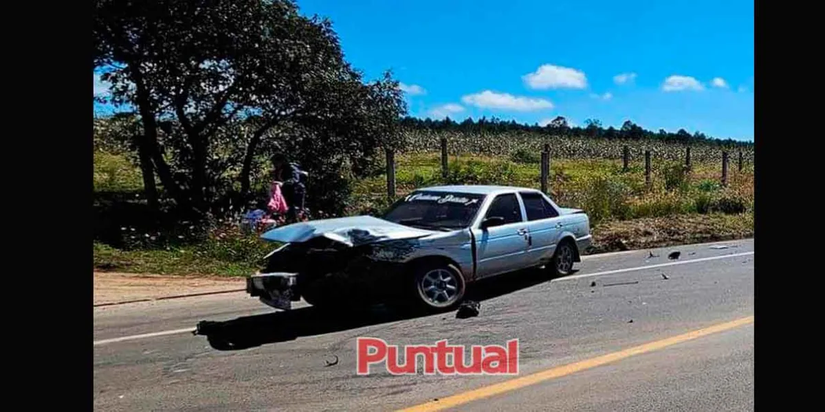 Fuerte accidente entre autos particulares en la autopista Tlaxco-Tejocotal