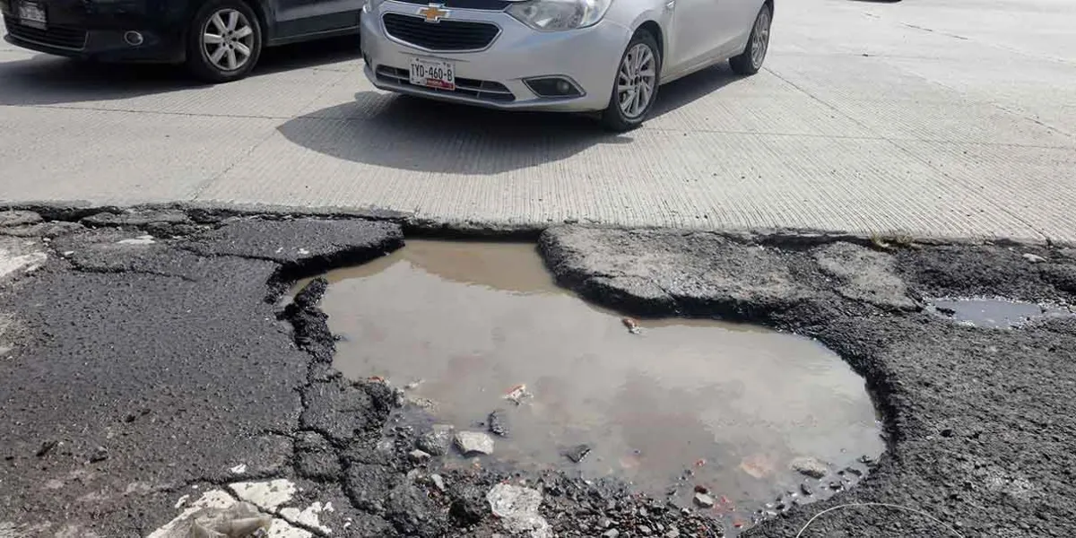 Tapar baches, el reclamo de poblanos 