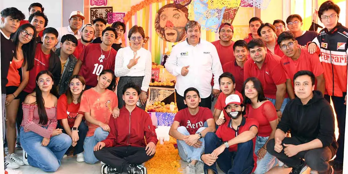 Lilia Cedillo visita corredor de ofrendas en CU2
