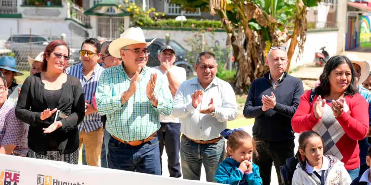 Rogelio López entregó obras en Tenango de las Flores