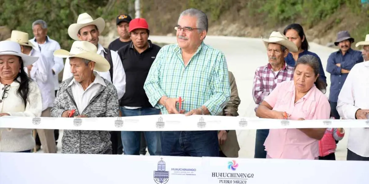 Entregan obras sanitarias y de pavimentación a Tenohuatlán, Huauchinango