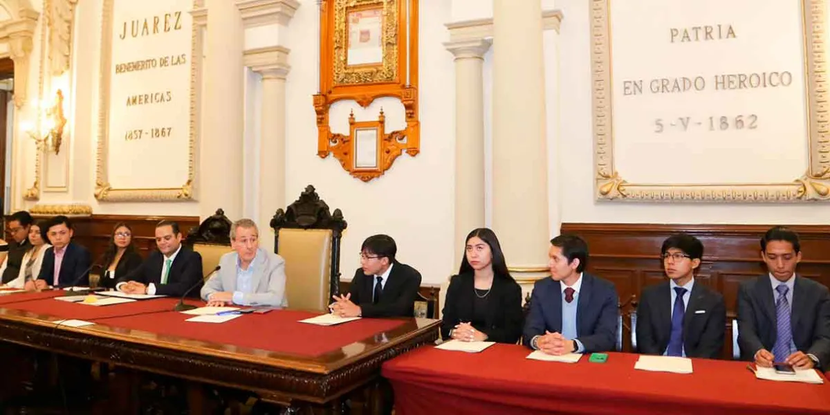 Alumnos BUAP proponen soluciones en el primer "Cabildo Universitario" de Puebla