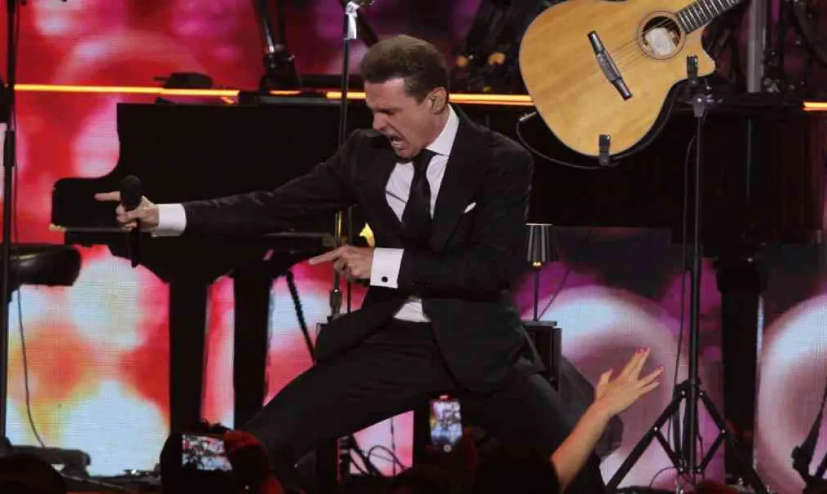 Luis Miguel enfurece y explota en concierto en Toluca